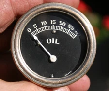 26 1926 US Gauge Co. Vintage 30 lbs Oil Pressure Gauge w/ Spin on Bezel - AD 939