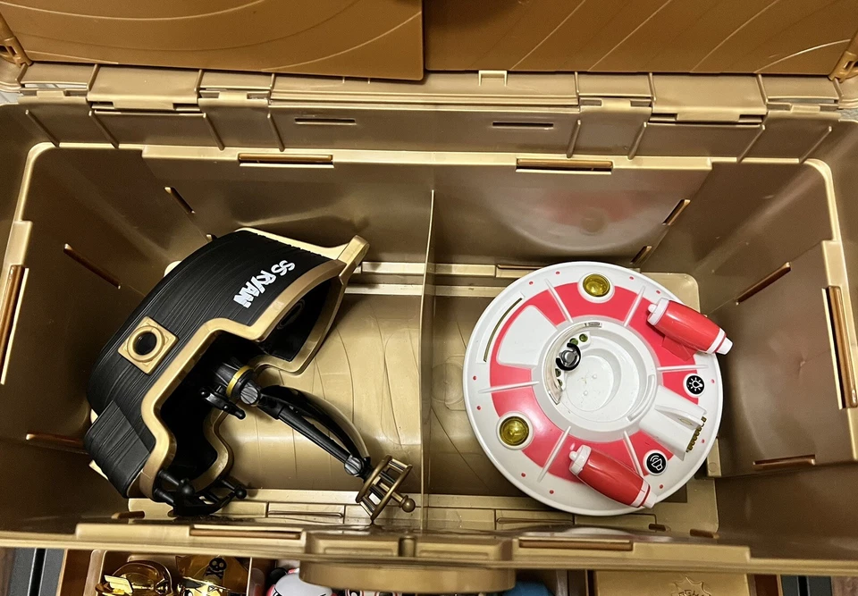 Lote de monedas y figuras Ryan's World Mega Mystery Treasure Chest, barco pirata Foto 3 de 4