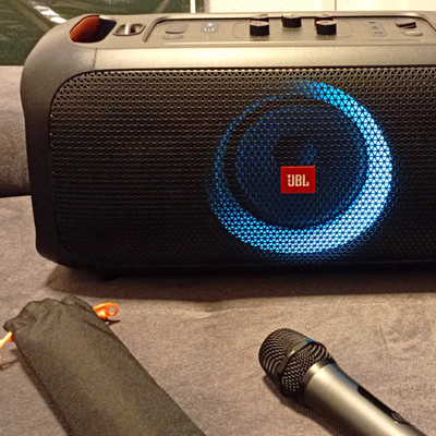 JBL PartyBox On-The-Go Bluetooth beleuchtet mit Mikrofon