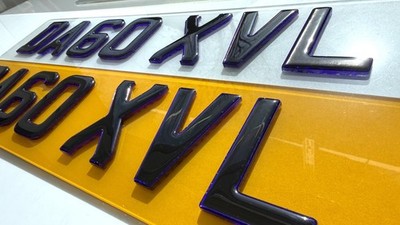 2 x 4D Lila & Glitzer Gel 5 mm vorne & hinten Nummernschilder anzeigen 520 mm x 111 mm