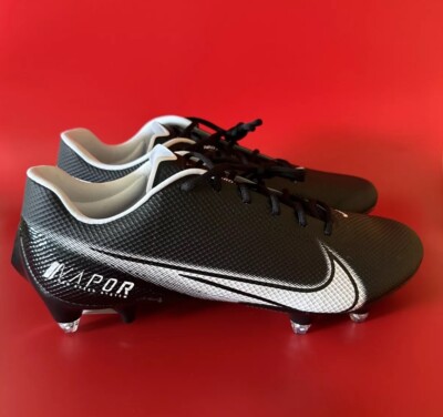 wide men's football cleats