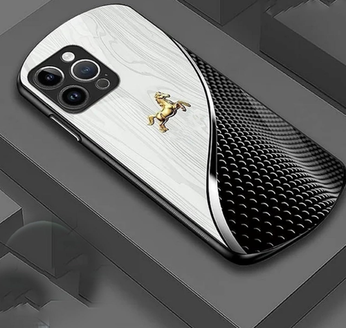 Personalisierte magnetische Hartglashülle Golden Pferd Holzmaserung für iPhone 16 - Bild 11 von 16