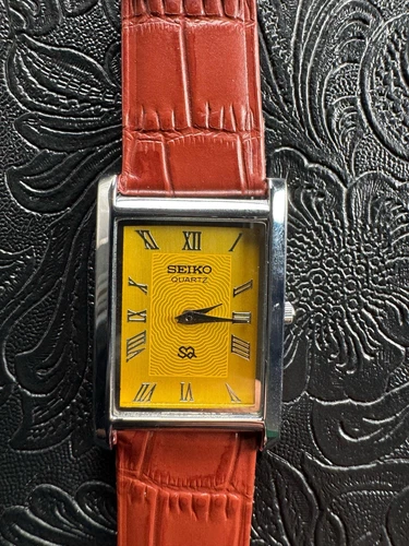 RARE YELLOW DIAL WITH SILVER CASE Vintage Seiko Slim Quartz Men’s Wrist Watch