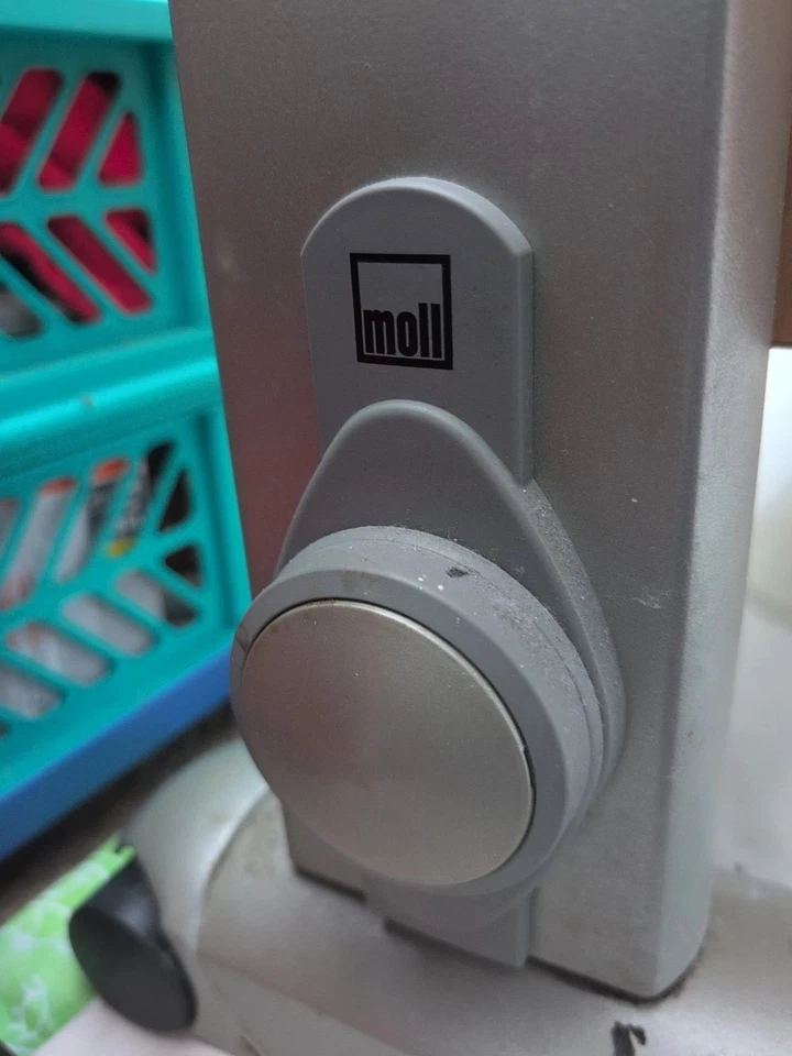 Moll Schreibtisch Runner höhenverstellbar, kippbar inkl. verstellbarem Drehstuhl - Bild 3 von 4