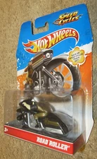 2010 Hot Wheels Speed Cycles - Gold Road Roller Motorcycle w/ Rider