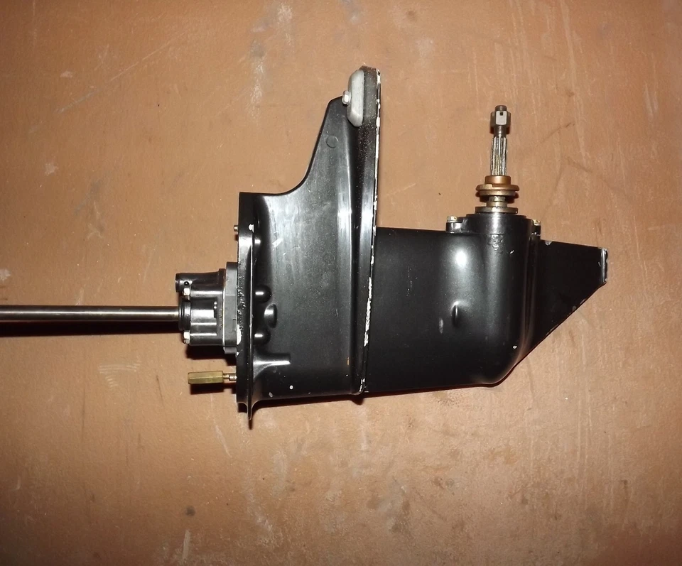 Suzuki 9.9 HP Gearcase Lower Unit (L) 20" PN 55100-90L10-0EP - Image 2 of 4