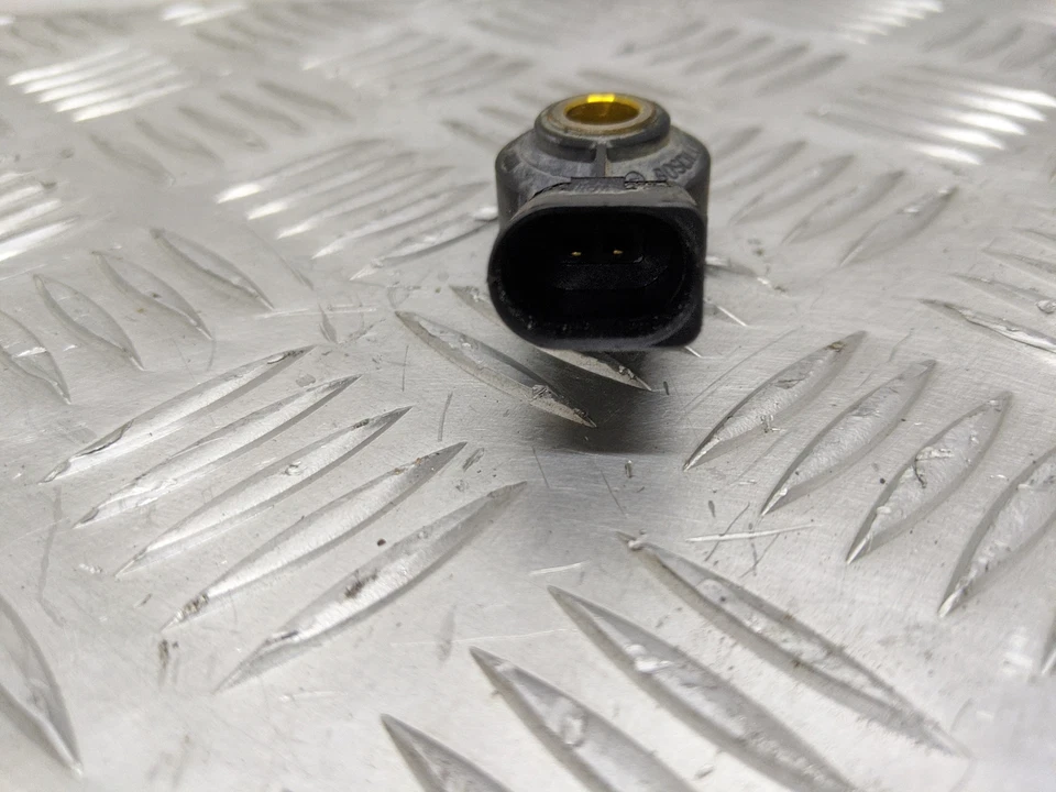 Volkswagen Polo S 55 9n3 Mk4 2006 1198cc Camshaft Position Sensor  03d907601 - Image 2 of 4