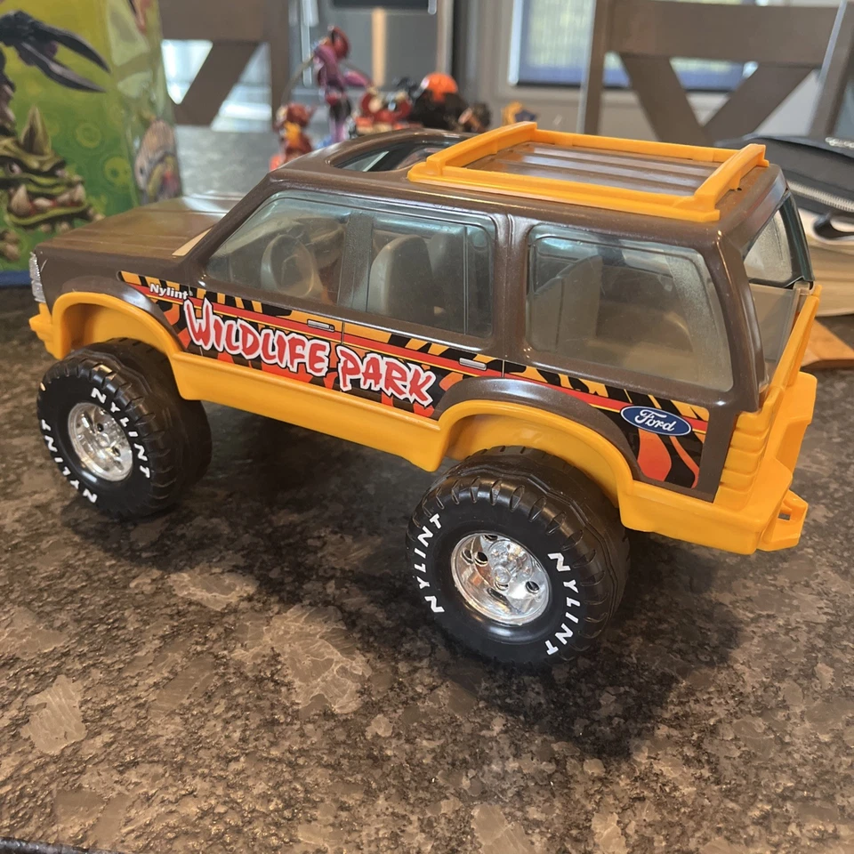 Wildlife Park Nylint Ford Toy Car. Vintage - Image 3 of 4