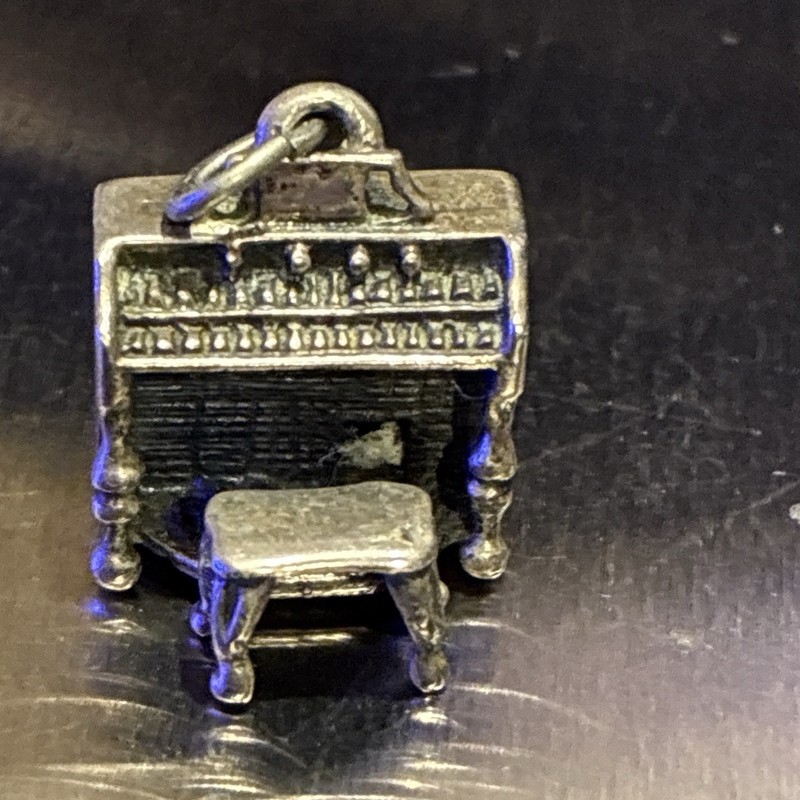 Vintage Sterling Silver charm 3.9g Detailed Organ with Stool  1/2”