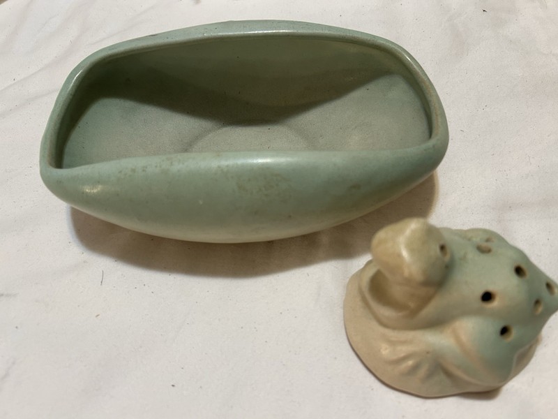 Rosemeade RARE Large Green And White Oval Curve Bowl w/ Green Frog Flower Holder