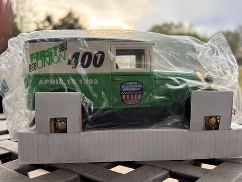 Liberty Classics Racing Champions Model A Delivery Van Coin Bank - N. WILKESBORO - Picture 4 of 11