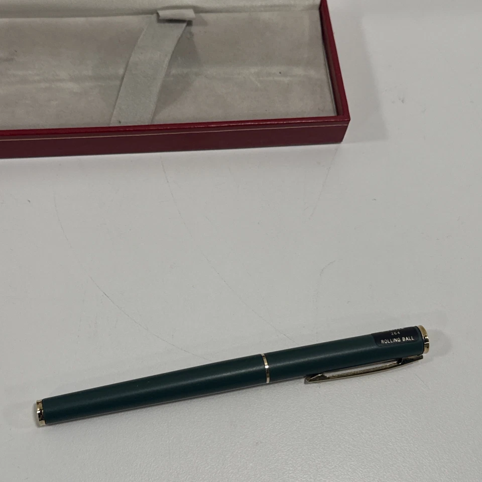 Bolígrafo Sheaffer 264 verde mate con borde dorado y caja Foto 3 de 4