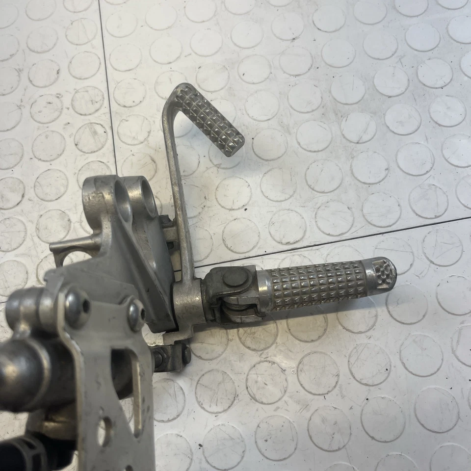 Conjunto de freno trasero Suzuki-GSXR600 2004-2005 OEM Foto 4 de 4