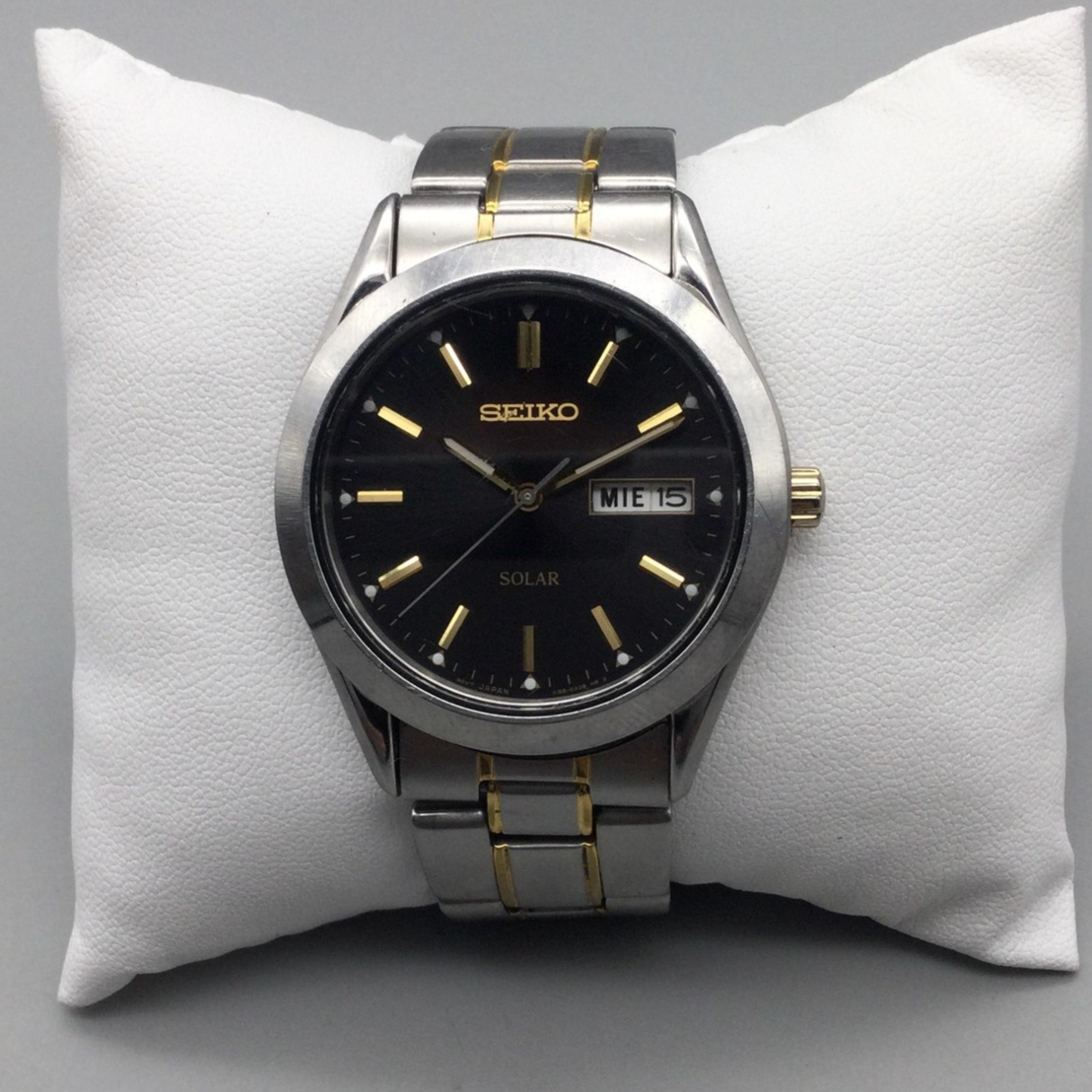 Seiko Solar Watch Mens 37mm Black Dial Two Tone Stainless V158