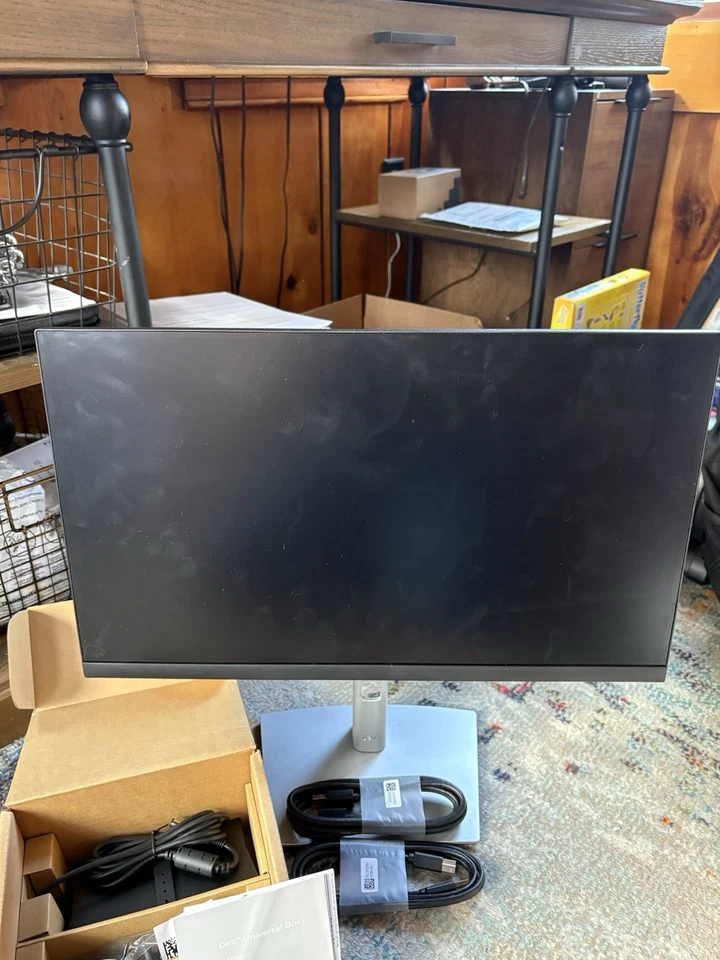 Dell Universal Dock + P2222H Flat Screen Monitor - Image 2 of 4