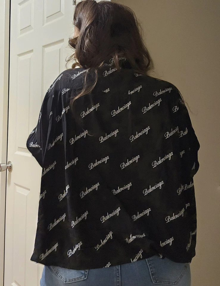 BALENCIAGA SHIRT Script Logo Short Sleeve Shirt Women SZ MED Authentic Good Cond - Image 4 of 4