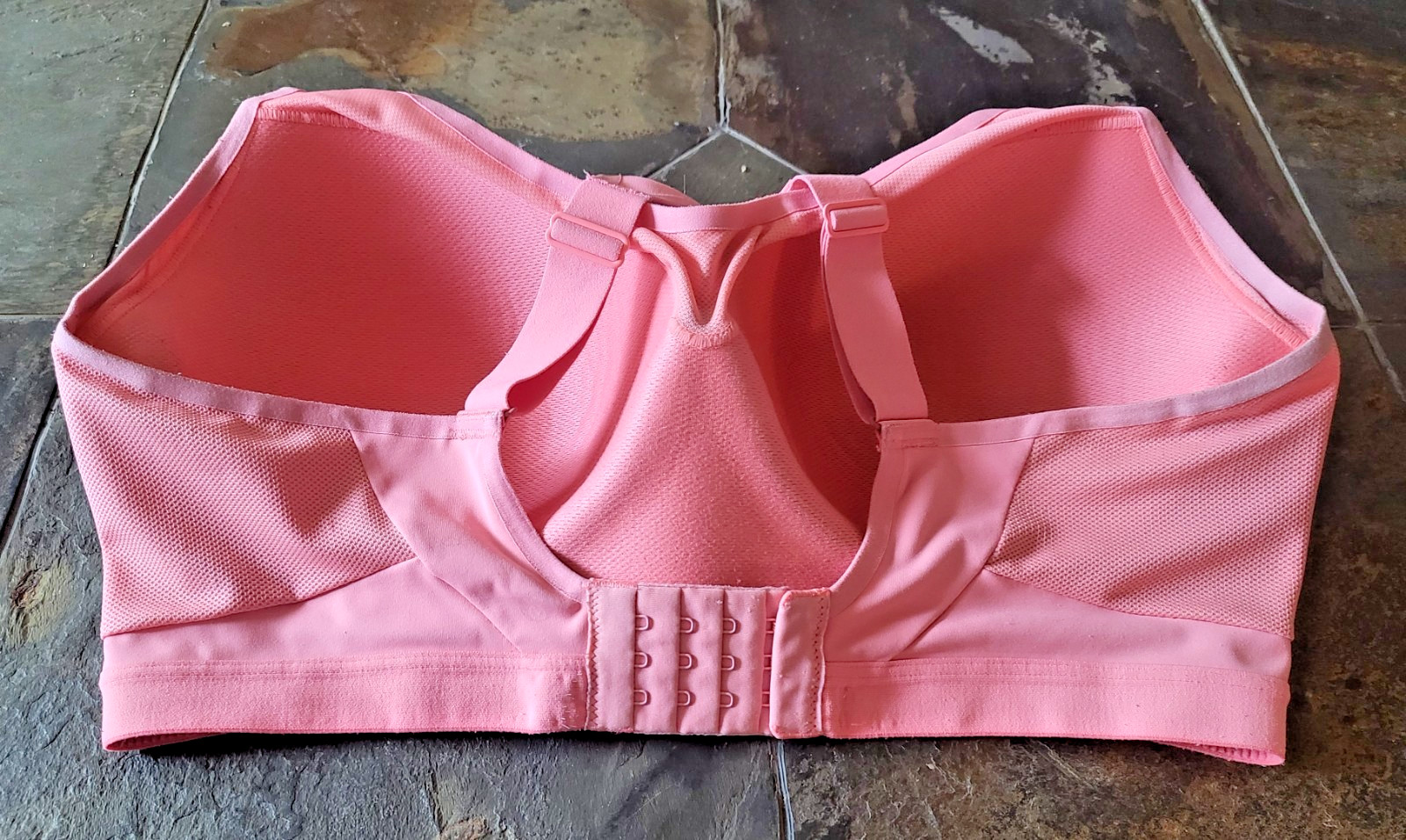 36DDD Incredible by Victoria's Secret Padded Underwire Racerback Sports Bra