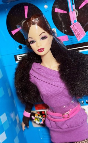 Muñeca Integrity Toys Dynamite Girls Electro Pop SOOKI 12" Moda Royalty en Caja - Imagen 3 de 21