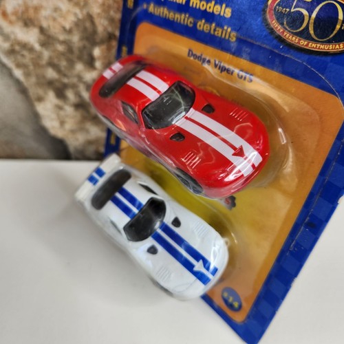 Road & Track 2 Diecast Car Pack "Dodge Viper GTS & Dodge Viper GTS-R" Maisto NOS - Picture 4 of 7