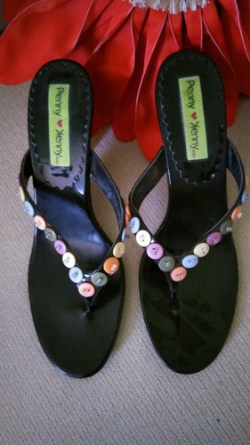 👠PENNY LOVES KENNY adorable button detail high heel sandal ~ 9.5 M ~ CUTE!!