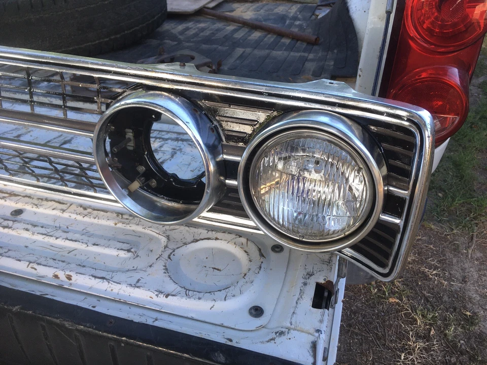 Ford Torino GT 1968 parrilla Fairlane Ranchero FoMoCo original bonito con soportes Foto 2 de 4