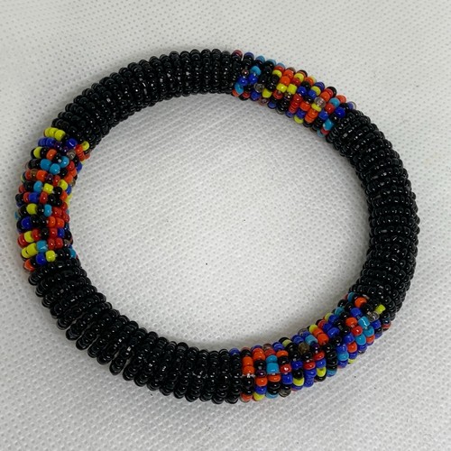 bracelet en perles noires Masaï africaines fait main avec motif multicolore - Photo 1/3