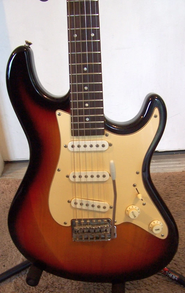 VINTAGE Fernandes Stratocaster Sunburst Excellent Player & Condition w/bag - Image 2 of 4