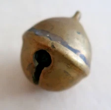 LARGE ANTIQUE BRASS SLEIGH BELL APPROX, 2 INCHES X 2 INCHES