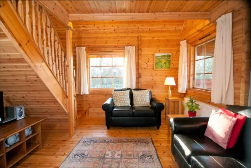 Tawny duplex wooden Tiny House - Image 3
