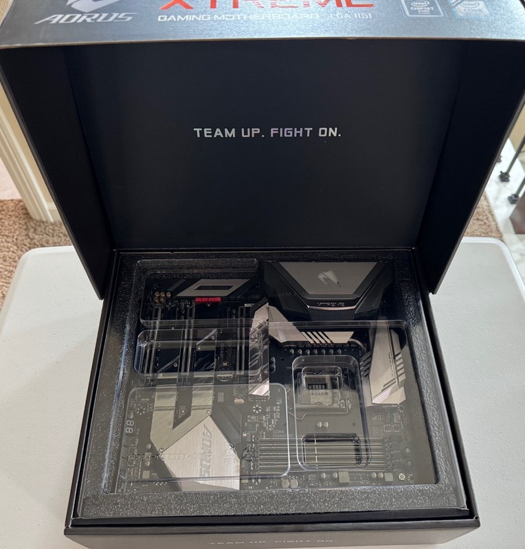GIGABYTE Z390 AORUS XTREME - LGA 1151 Gaming Motherboard 1.0