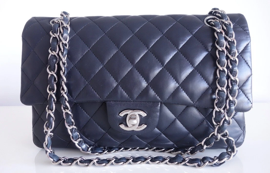 Chanel Timeless Cuir Matelassé Noir Très Bon État  IconPrincess