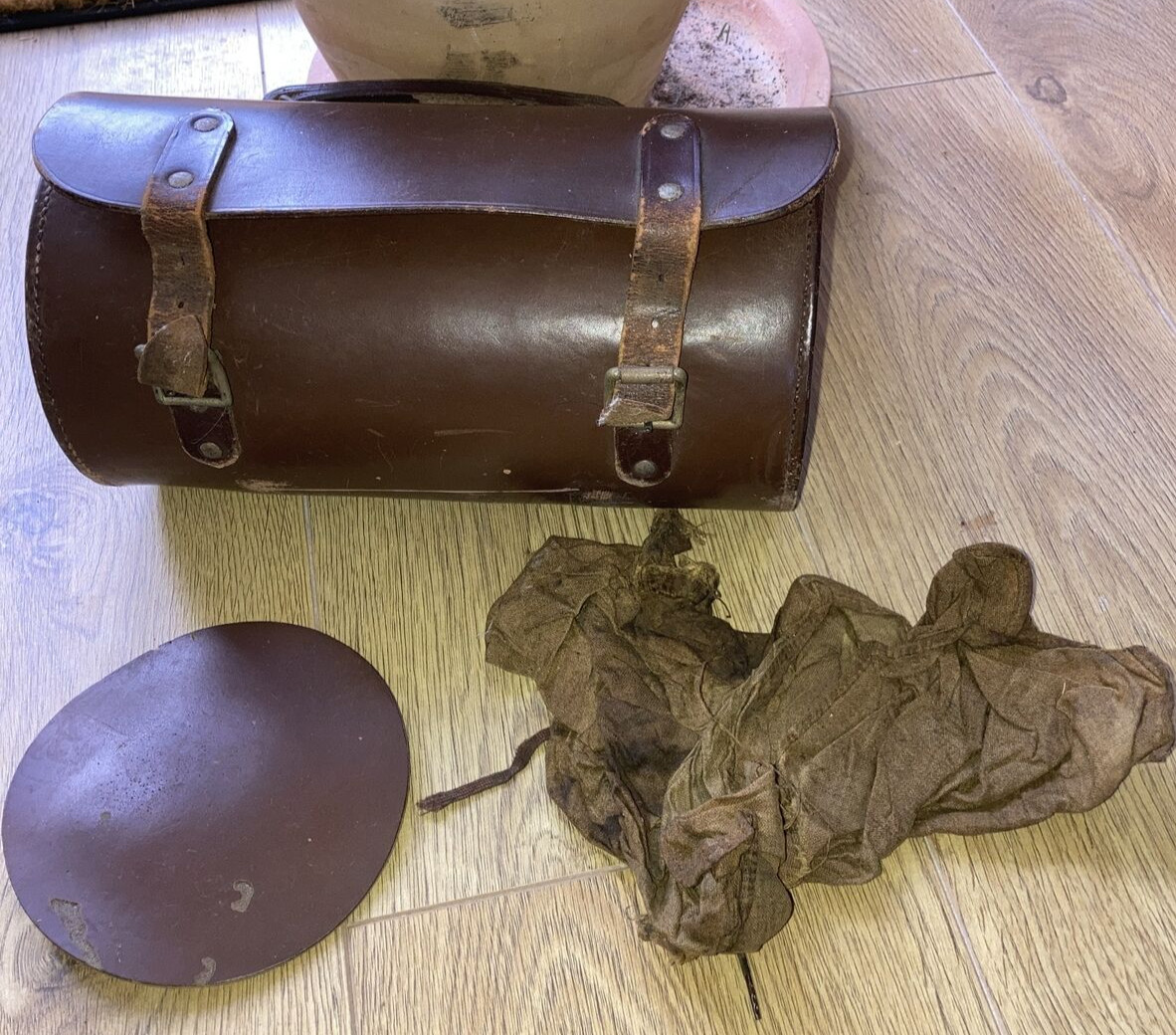 1930s Vintage Thomas Taylor of Glasgow Carpet/Lawn Balls x 4, Plus Leather Case 10