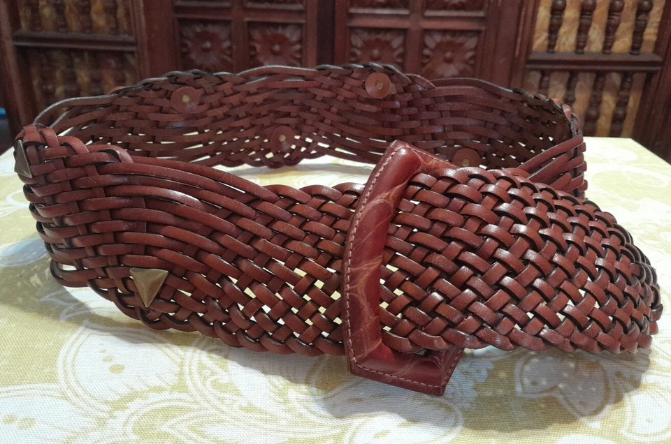 Cinturón de cuero tejido de ancho ancho ancho marrón mediano M ITALIA SAKS FIVE AVE para mujer Foto 2 de 4