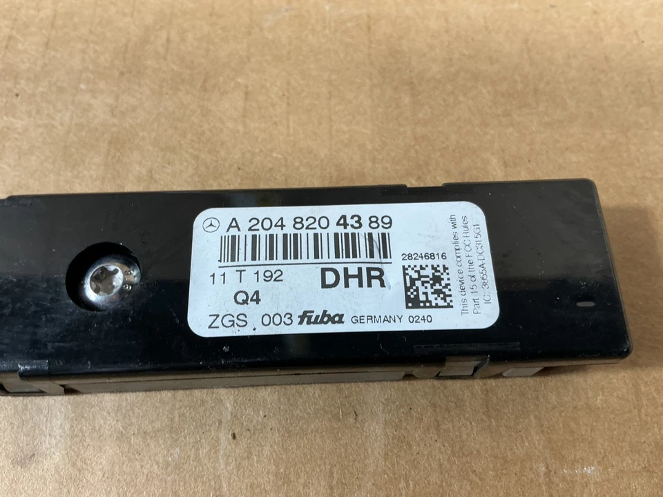 2008-2014 Mercedes-Benz C250 Antenna Amplifier Booster Module A2048204389 OEM - Image 4 of 4