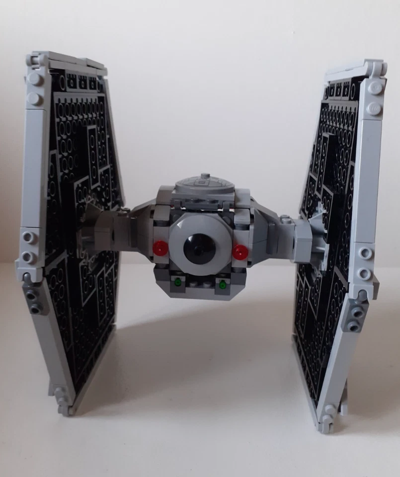 LEGO Star Wars 75300 Imperial TIE Fighter, photo 3 sur 5