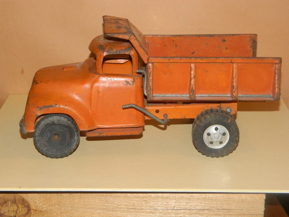 1957 Tonka Hi-way Dept. Dump Truck - image 3 of 3