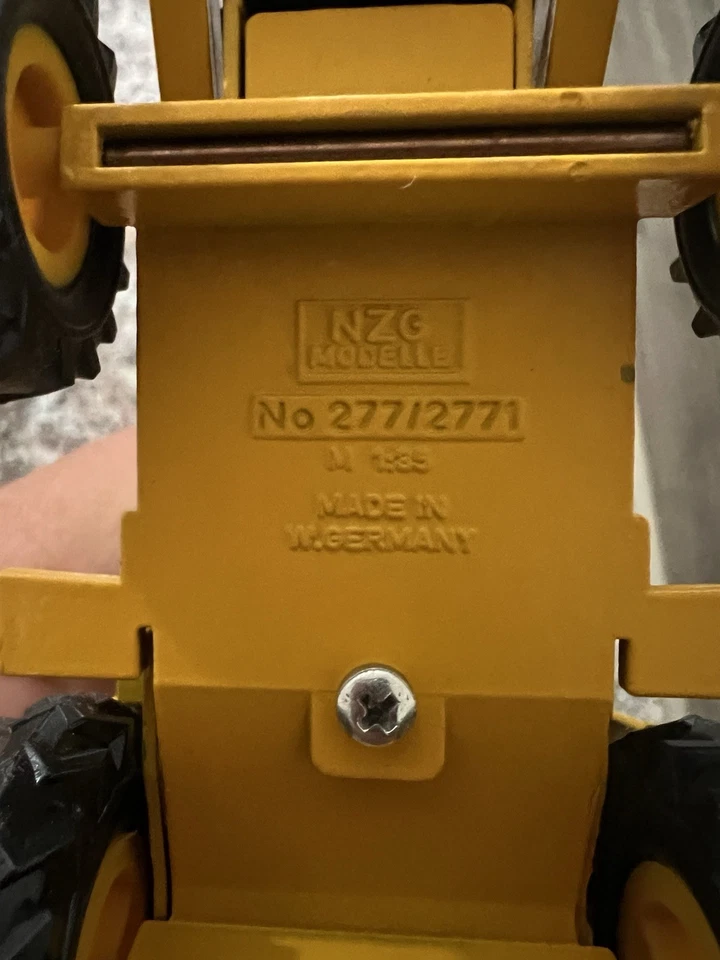 NZG 1400B Excavator Loader Diecast Model JCB #277 1:35 - Image 3 of 3