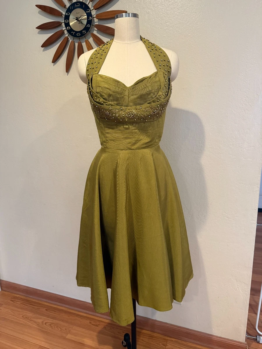 green emerald velvet dress Temperance Cocktail Dress in Emerald Green – The Amber Loft main image 0