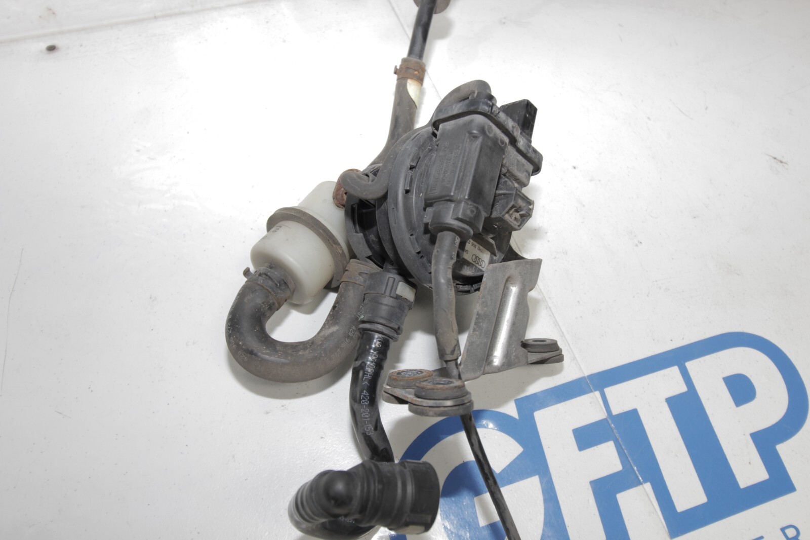 08-13 AUDI R8 4.2L V8 OEM CHARCOAL CANISTER W/ LEAK DETECTION PUMP 7H0906271A