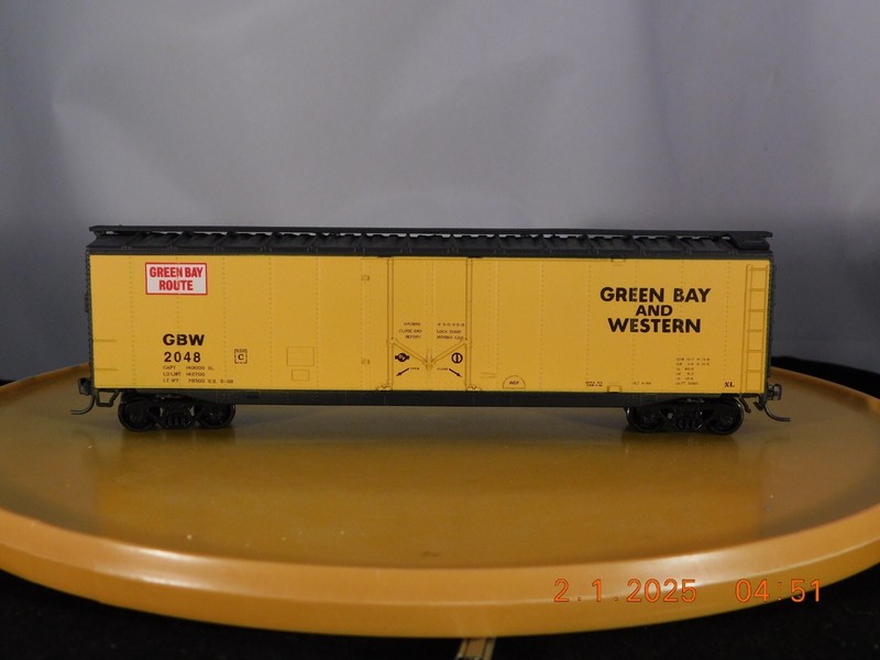 Athearn HO Scale 50' Plug Door Box Car Green Bay & Western