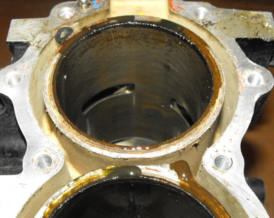 Evinrude 25 HP 2 Stroke Cylinder & Crankcase ASSY PN 5008167 Fits 2009 And Up - Image 4 of 4