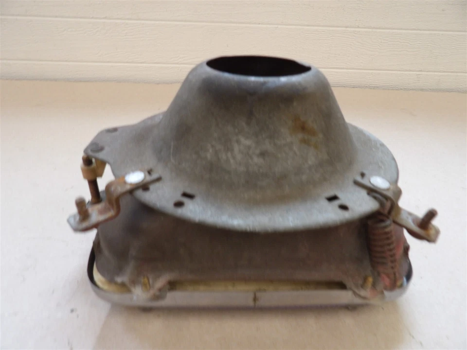 YUGO GV 1986-1991 CONJUNTO DE CUBO DE MONTAJE DE FARO DE PASAJERO DERECHO CON BOMBILLA OEM Foto 3 de 4