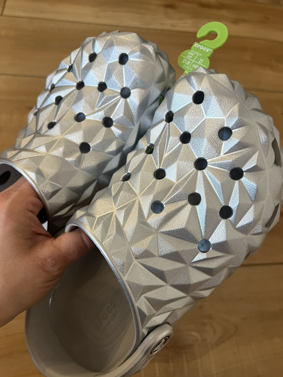 PANTOFOLA D’ORO Zoccoli classici Crocs argento geometrico metallizzato unisex nuovi taglia M 5 W 7