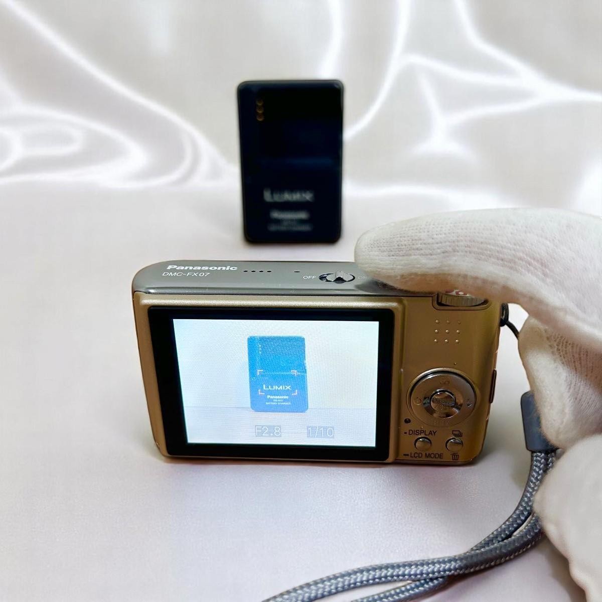 Panasonic DMC-FX07 ゴールド Near Mint] Panasonic Lumix DMC-FX07 Gold 7.2MP Digital