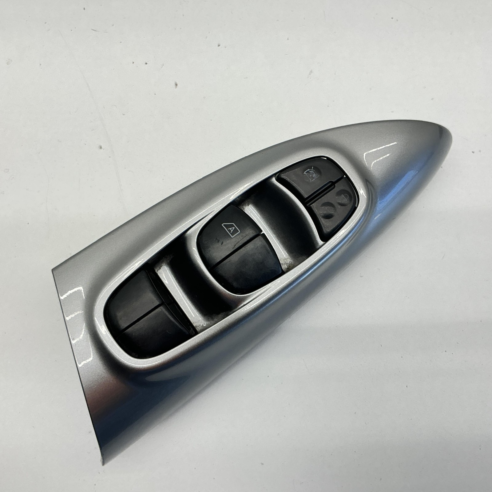 PULSANTIERA ANTERIORE SINISTRA PER NISSAN Juke 1° Serie 254011KA0D K9K (10>13)