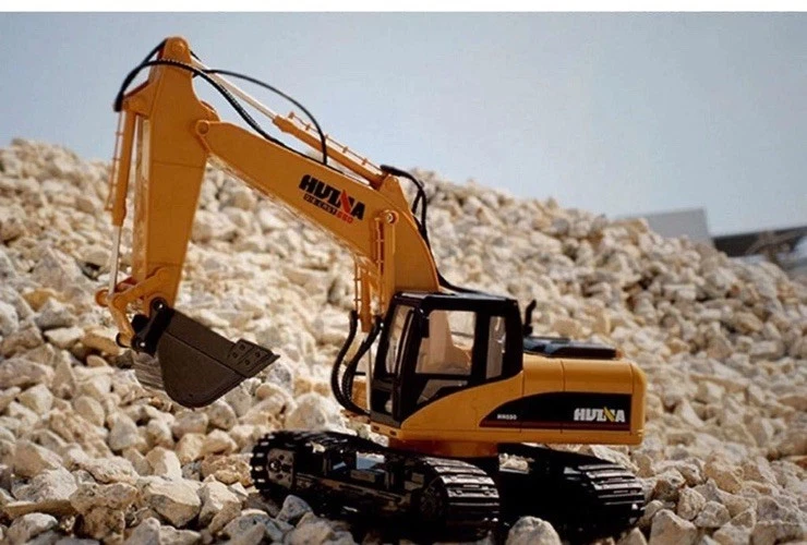HUINA 1535 RC Digger Excavator 1/14 Metal 2.4G Remote Lights Sound 15 Channel - Image 4 of 4