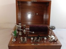 Antigua máquina de electroterapia con batería faradica Otto Fleming Nº 4 completa c1900