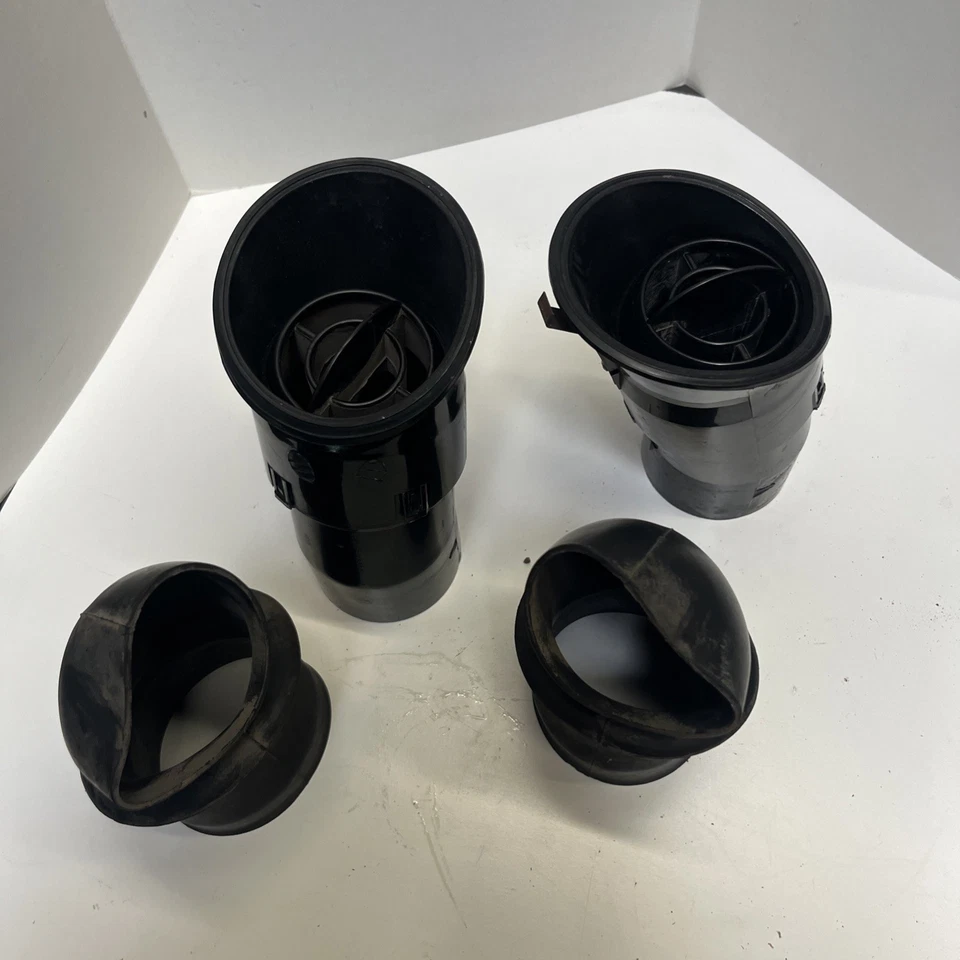 1975-1978 Toyota Pickup Hilux Fresh Air Vents And Firewall Rubbers - Image 2 of 4