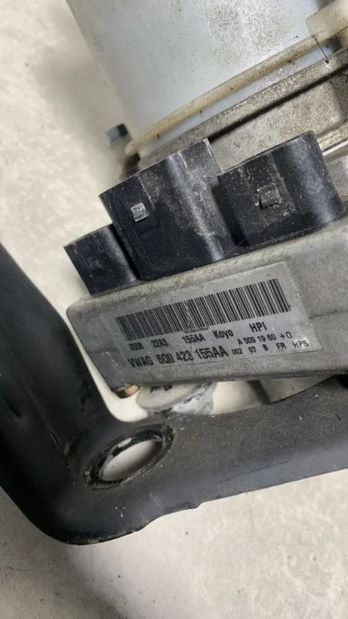 Pompe de direction VOLKSWAGEN POLO 4 PHASE 1 6Q0423155 - Photo 3/4