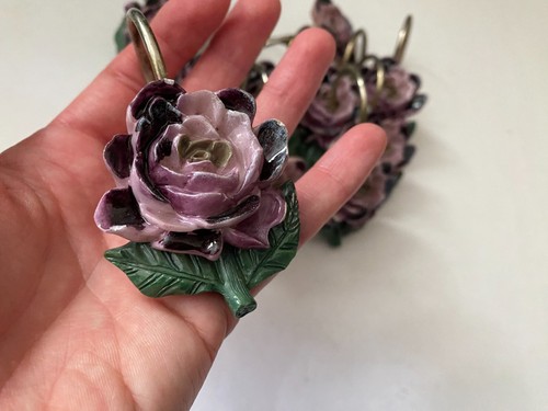 12 USED Vintage Purple Rose Green Leaf Resin Shower Curtain Hooks - Picture 9 of 16
